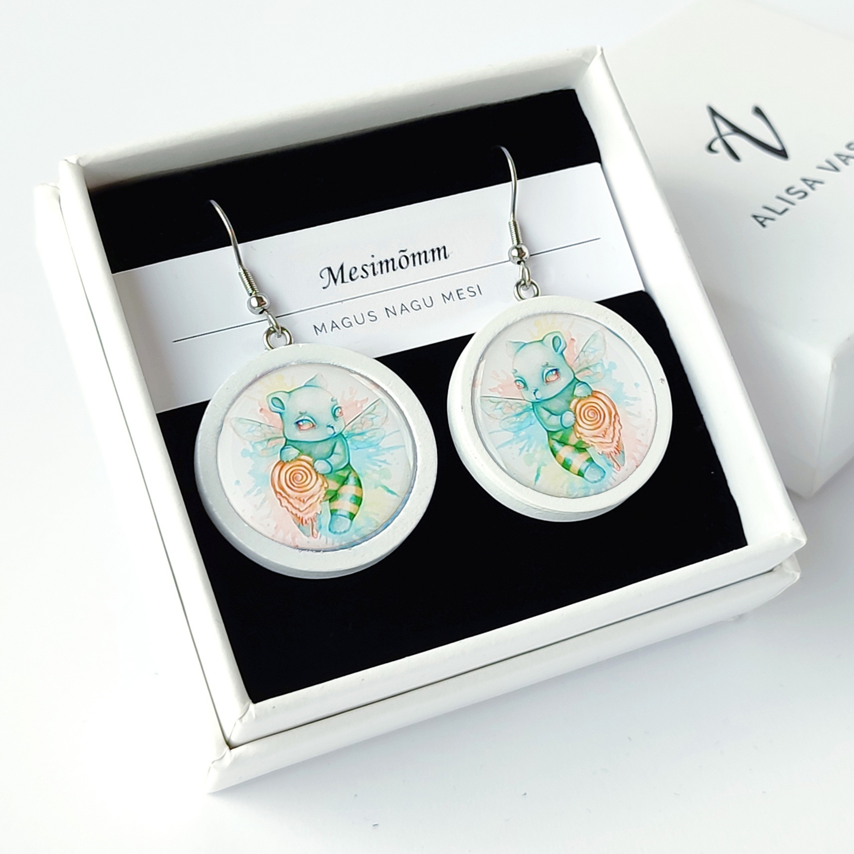 Rippuvad korvarongad mesimomm