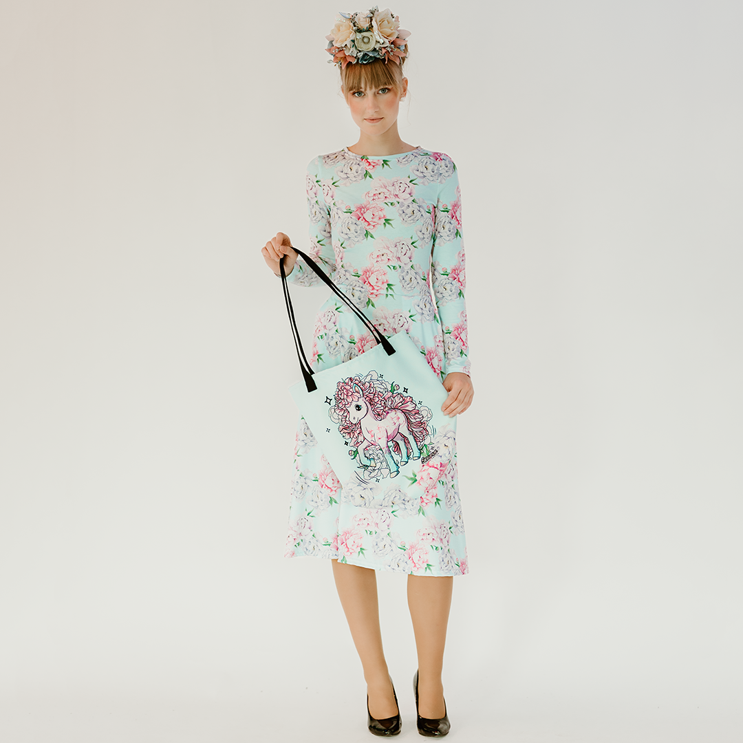 Taskutega midikleit pojengid_model front